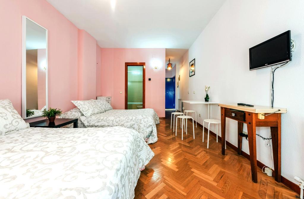 Village La Latina Madrid Room photo